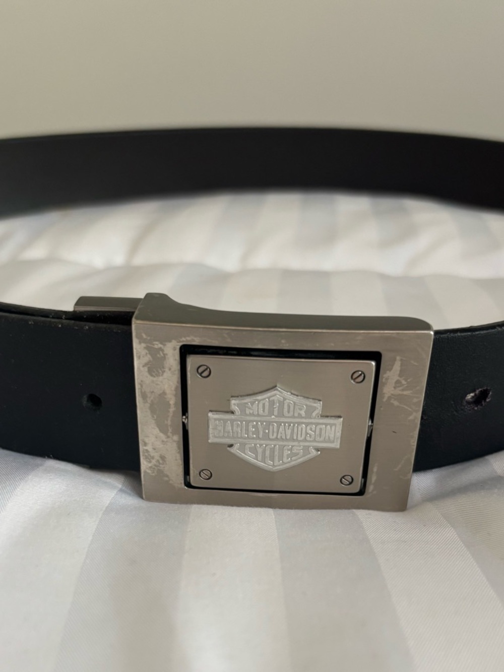Harley-Davidson Black Leather Belt with Brushed Silver Emblem Buckle size 40